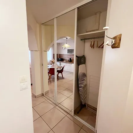 Le Carré Douillet, Lumineux Appartement